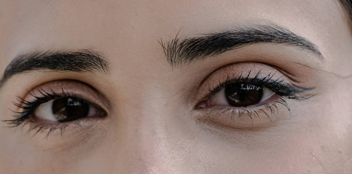 Before and after photos showing sparse, light brows transformed into full, defined brows using eyebrow henna powder